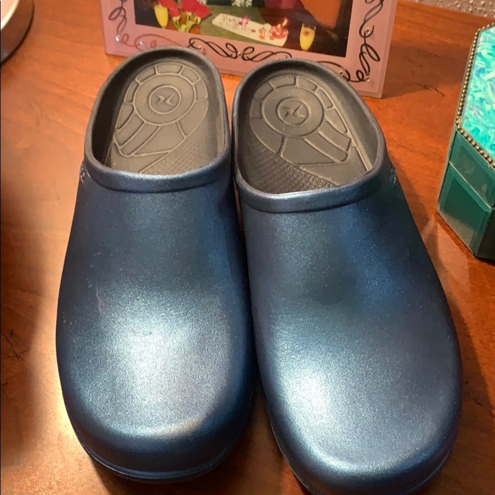 Aetrex Bondi Shimmer Clogs